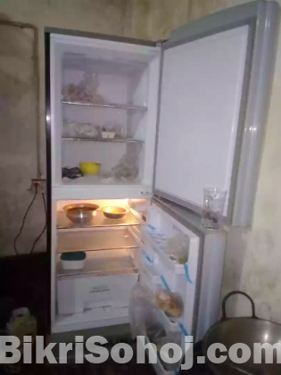 JAMUNA REFRIGERATOR.model.JE2-B8JF CD. Capasity 228 L